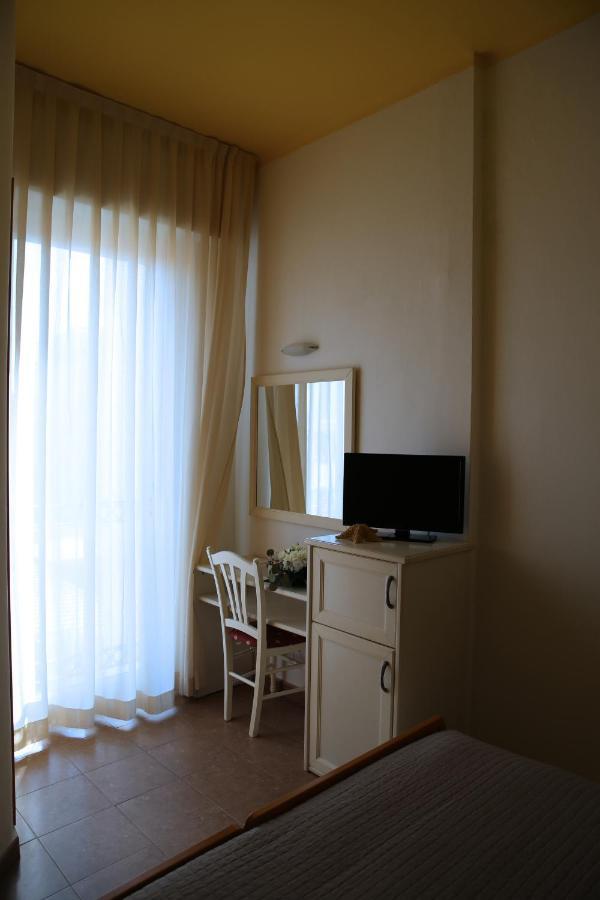 Hotel Philadelphia Cattolica Exterior foto